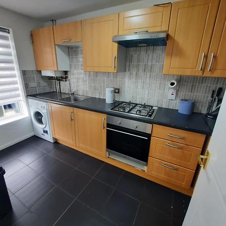 Two Bedroom Luxury House Thamesmead  Exterior photo