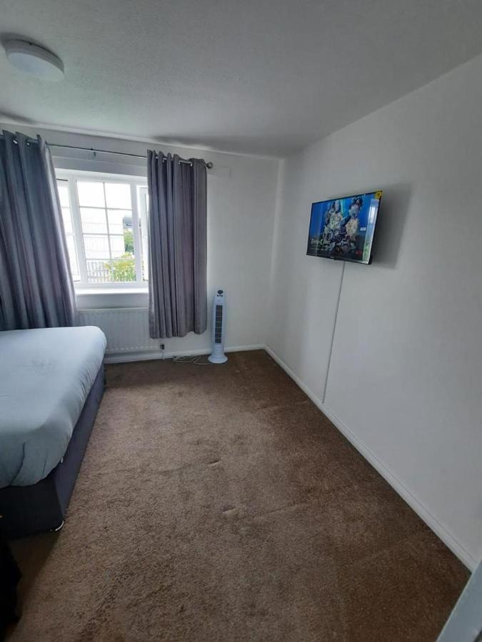 Two Bedroom Luxury House Thamesmead  Exterior photo